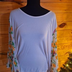 Womans cato brand, size 26/28, blouse. Sheer sleeves flora print.